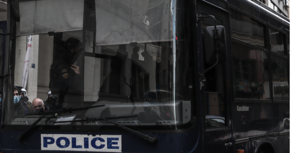 Συλλήψεις 3 φοιτητριών στις εστίες Ζωγράφου, συγκέντρωση στη ΓΑΔΑ